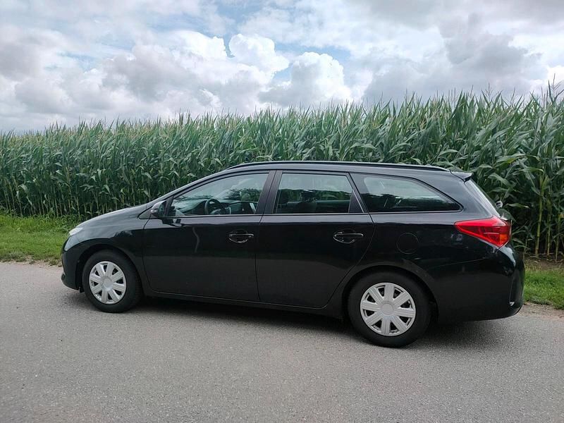Schwarz Gebraucht 2015 Toyota Auris Kombi | 9.500 € (Guter Preis) - Bild 1/4