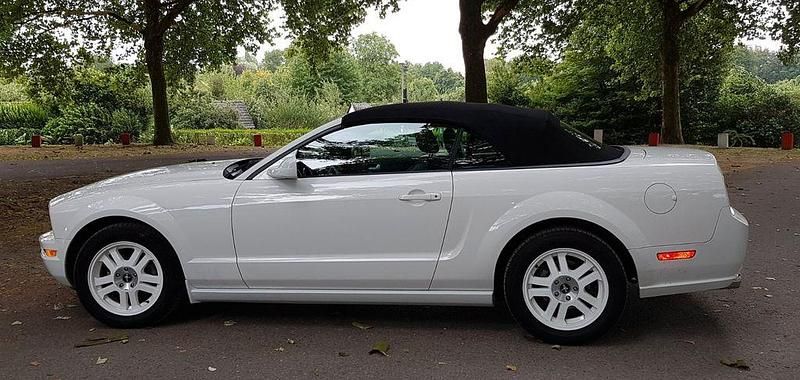 Weiß Gebraucht 2008 Ford Mustang Cabrio | 12.850 € (Fairer Preis) - Bild 1/4
