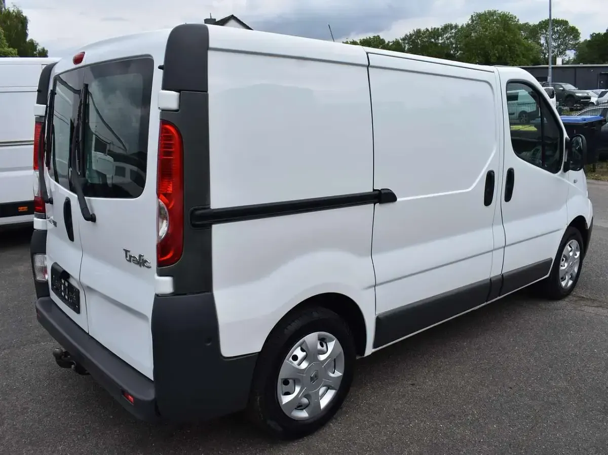 Gebraucht Renault Trafic 90 PS (66 kW) 2012 Weiss casablanca Van / Kleinbus