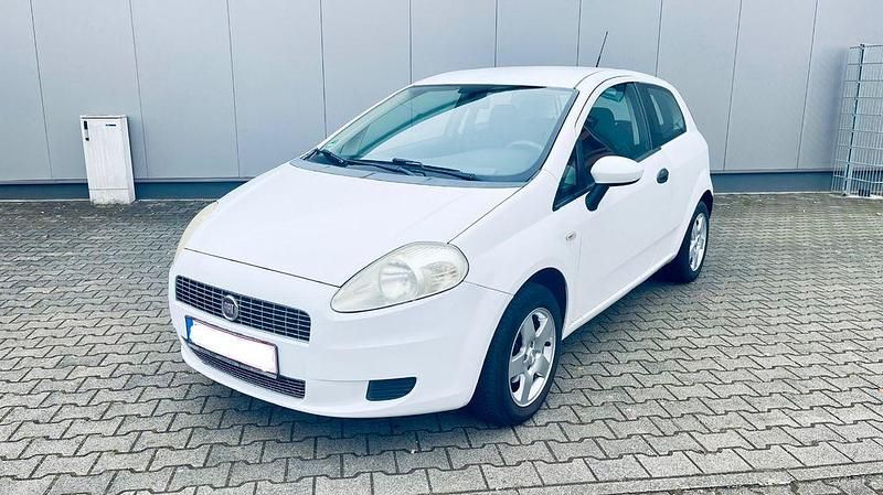 Weiß Gebraucht 2009 Fiat Grande Punto Dynamic Kleinwagen | 1.699 € (Guter Preis) - Bild 1/4