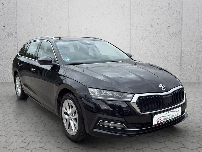Schwarz Gebraucht 2021 Skoda Octavia First Edition Kombi | 19.990 € (Fairer Preis) - Bild 1/4