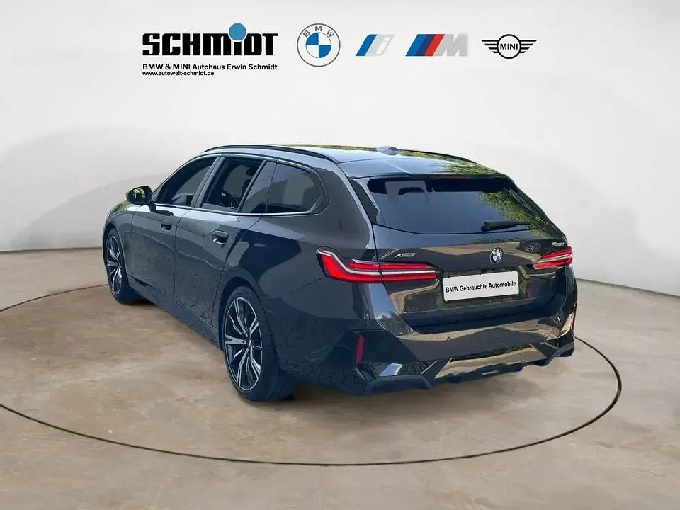 Gebraucht BMW 520 M Sport 197 PS (144 kW) 2025 Grau Kombi