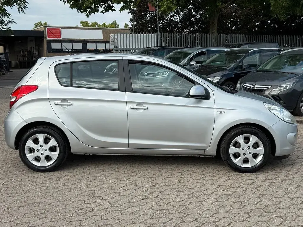 Gebraucht Hyundai i20 101 PS (74 kW) 2009 Silber Kleinwagen
