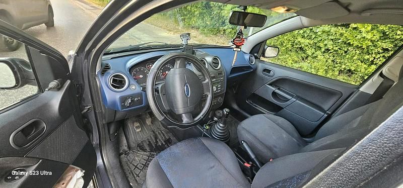 Gebraucht Ford Fiesta 60 PS (44 kW) 2005 Grau Kleinwagen