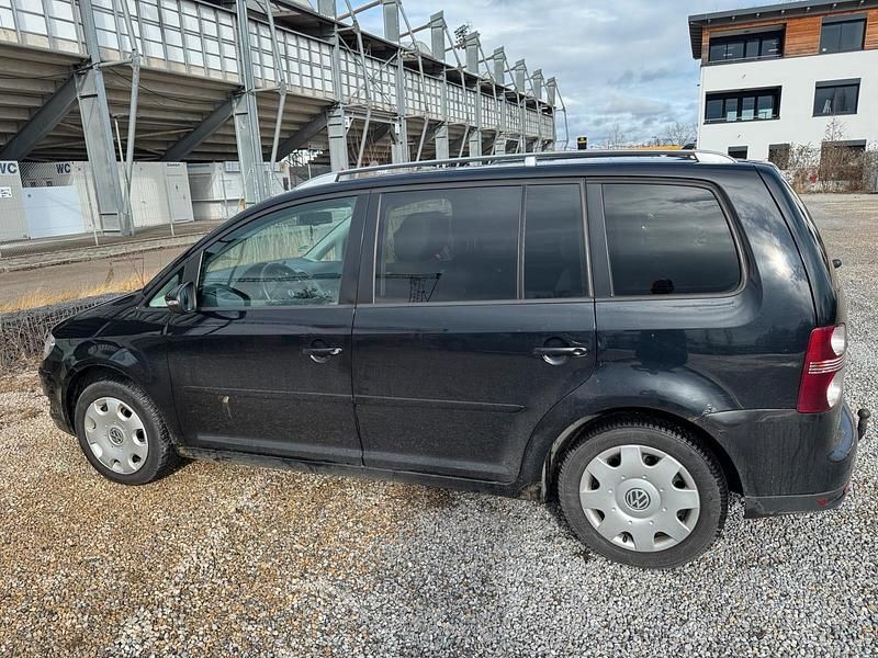Gebraucht VW Touran 140 PS (102 kW) 2010 Schwarz Van / Kleinbus