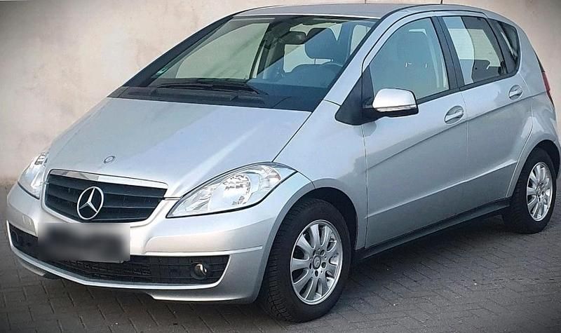 Silber Gebraucht 2011 Mercedes A180 Elegance Kleinwagen | 1.800 € (Guter Preis) - Bild 1/4