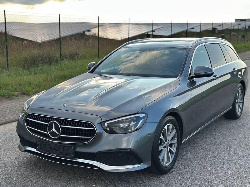 Grau Gebraucht 2021 Mercedes E200 Kombi | 21.999 € (Superpreis) - Bild 1/4
