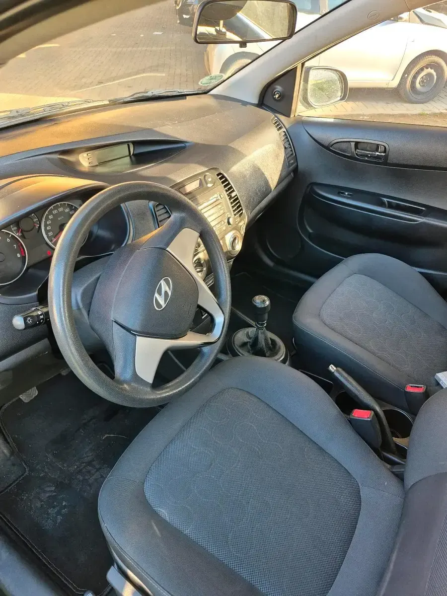 Gebraucht Hyundai i20 78 PS (57 kW) 2009 Schwarz Kleinwagen