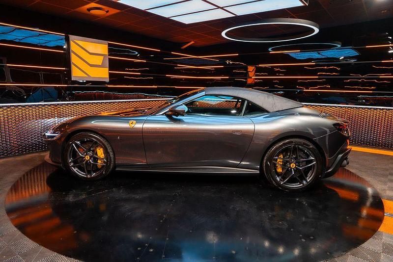 Gebraucht Ferrari Roma 620 PS (456 kW) 2024 Grau Cabrio