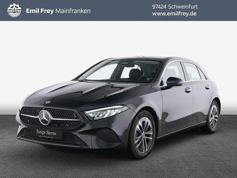 Kosmosschwarz metallic Gebraucht 2025 Mercedes A200 Advanced Plus Limousine | 29.950 € (Guter Preis) - Bild 1/4