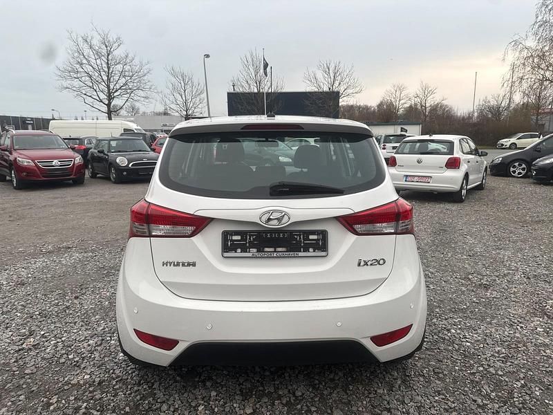 Gebraucht Hyundai ix20 90 PS (66 kW) 2014 Weiß Kleinwagen
