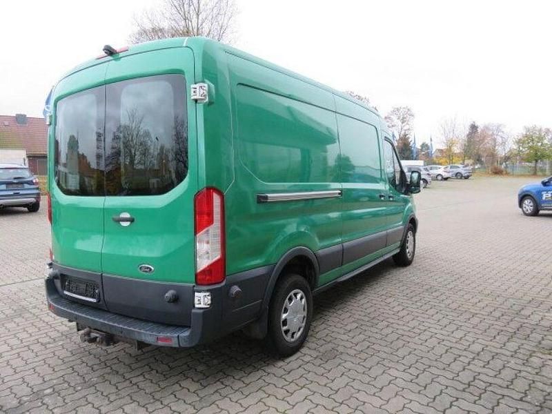 Gebraucht Ford Transit Trend 131 PS (96 kW) 2018 Grün (foliert) Van