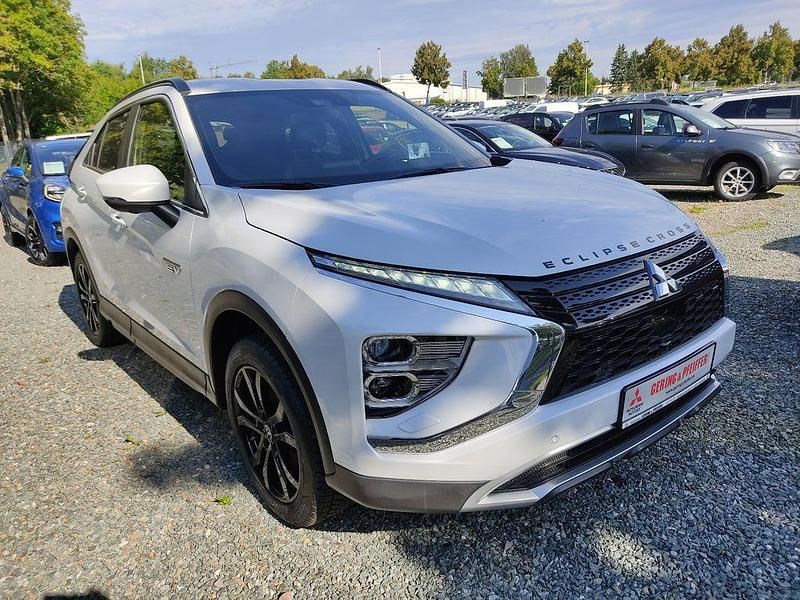 Weiß Gebraucht 2021 Mitsubishi Eclipse Cross Edition SUV | 22.990 € (Etwas zu teuer) - Bild 1/4