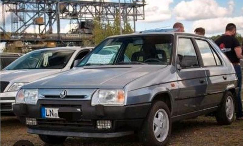 Silber Gebraucht 1994 Skoda Favorit Limousine | 2.999 € - Bild 1/1