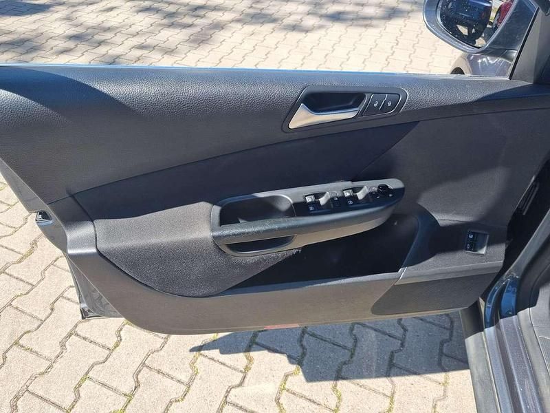 Second-hand VW Passat Comfortline 122 CP (89 kW) 2011 Gri Break