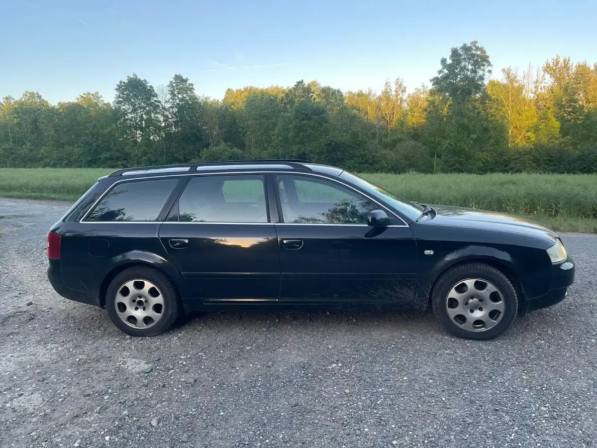 Gebraucht Audi A6 131 PS (96 kW) 2003 Schwarz Kombi