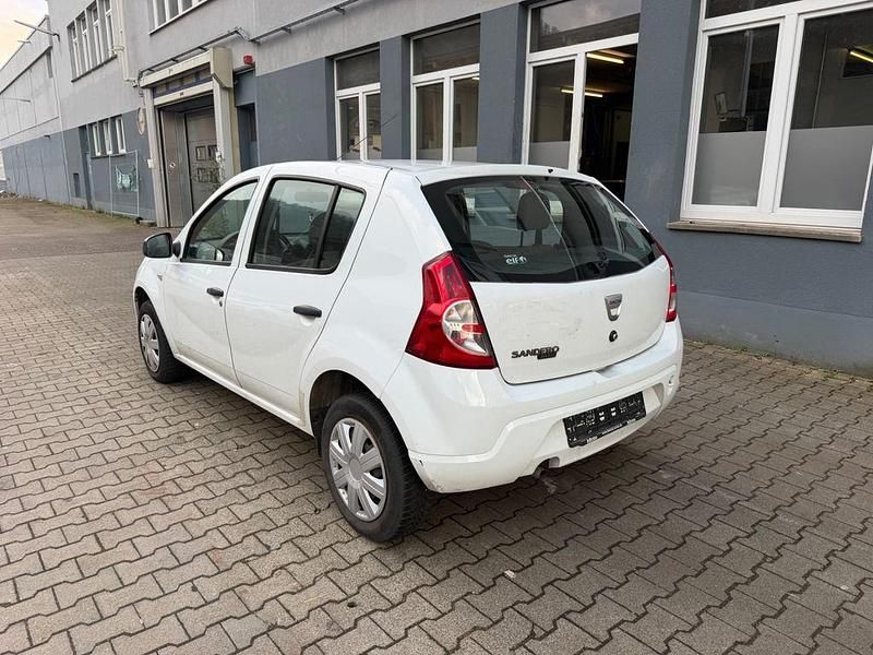 Gebraucht Dacia Sandero 75 PS (55 kW) 2010 Weiß Limousine