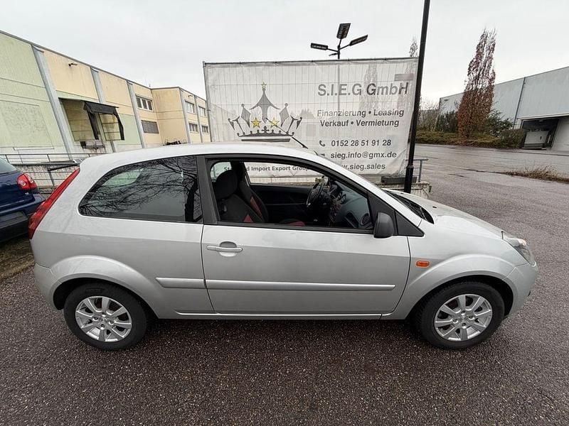 Gebraucht Ford Fiesta Style 90 PS (66 kW) 2008 Silber Kleinwagen