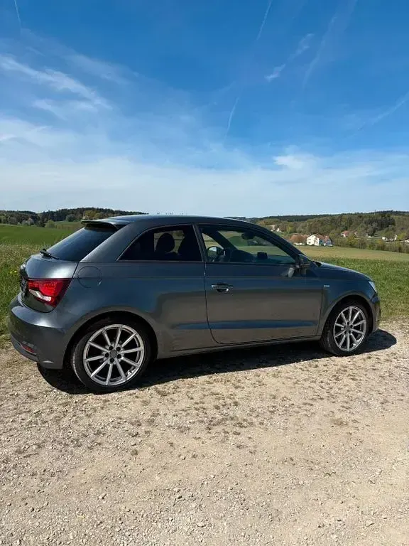 Gebraucht Audi A1 S-Line 125 PS (91 kW) 2015 Grau Kleinwagen