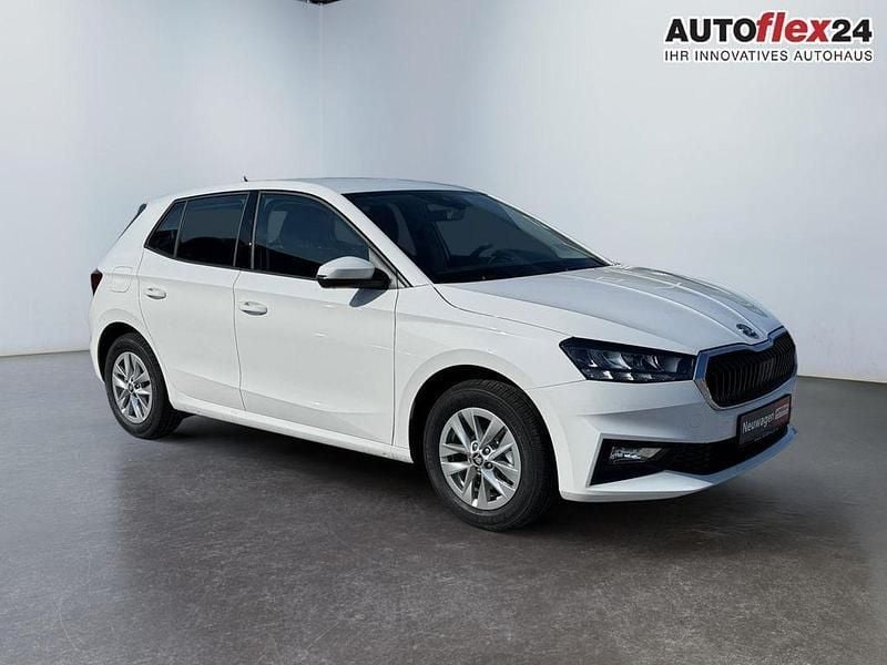 Moon weiss metallic Neu 2025 Skoda Fabia Drive Limousine | 19.987 € (Fairer Preis) - Bild 1/4