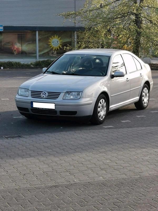 Silber Gebraucht 2000 VW Bora Limousine | 1.250 € (Guter Preis) - Bild 1/4