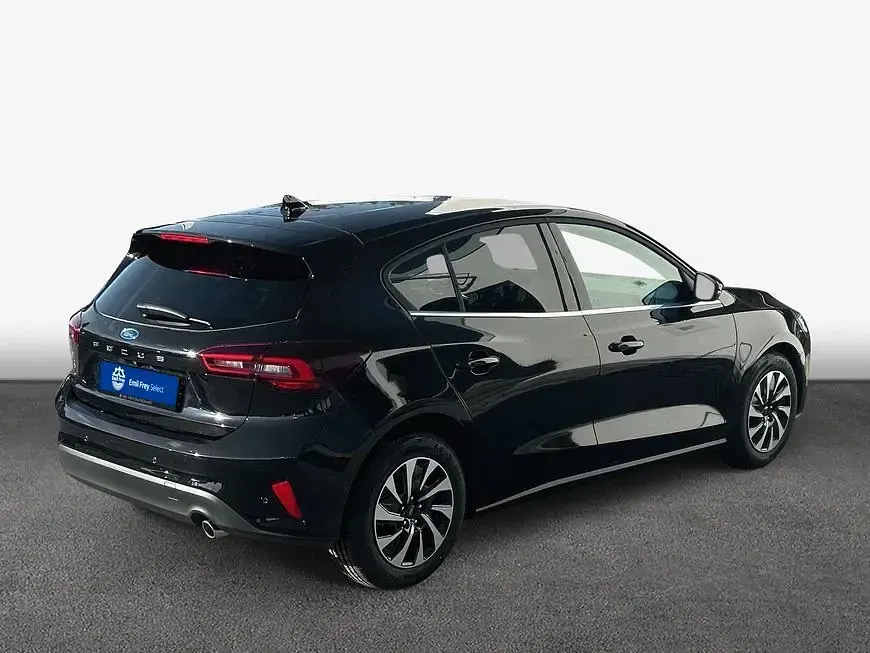 Neu Ford Focus Titanium 125 PS (91 kW) 2025 Agate black metallic Limousine