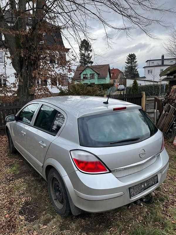 Gebraucht Opel Astra Edition 105 PS (77 kW) 2005 Silber Limousine