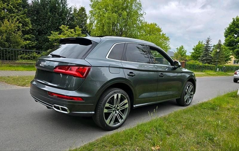 Grau Gebraucht 2018 Audi SQ5 Premium SUV | 28.390 € - Bild 1/4