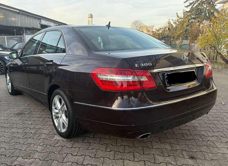 Gebraucht Mercedes E300 204 PS (150 kW) 2010 Braun Limousine