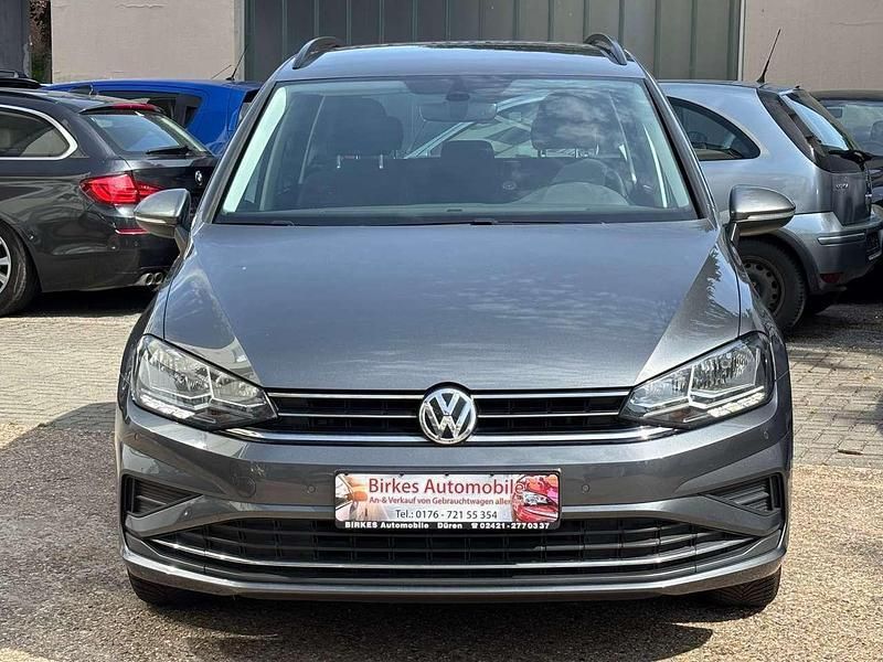 Grau Gebraucht 2018 VW Golf VII Comfortline Kombi | 8.299 € (Fairer Preis) - Bild 1/4