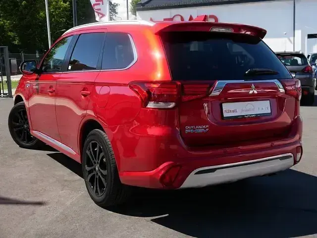 Gebraucht Mitsubishi Outlander P-HEV Plus 224 PS (164 kW) 2020 Rot SUV