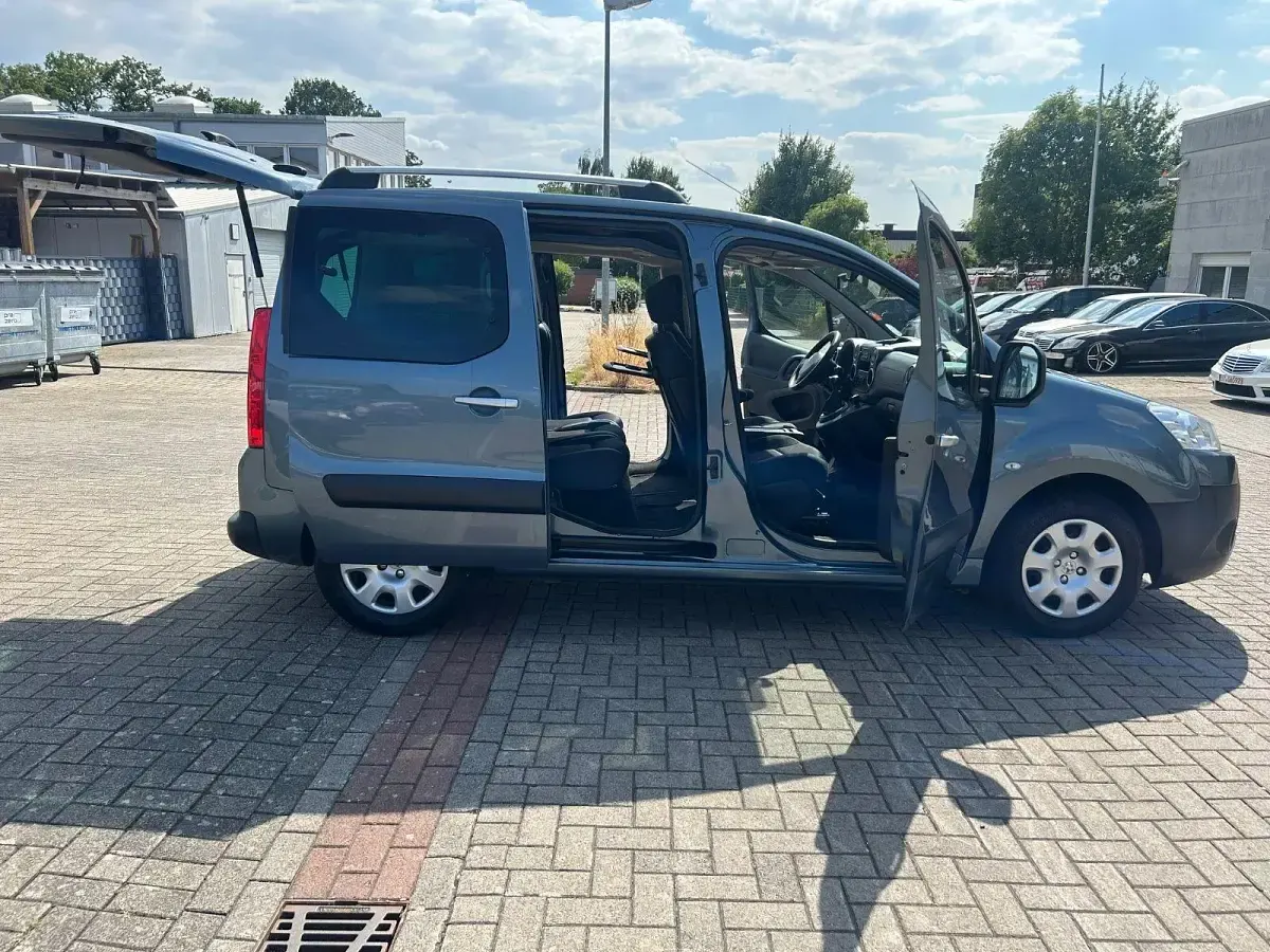Gebraucht Peugeot TePee 120 PS (88 kW) 2010 Grau Van / Kleinbus