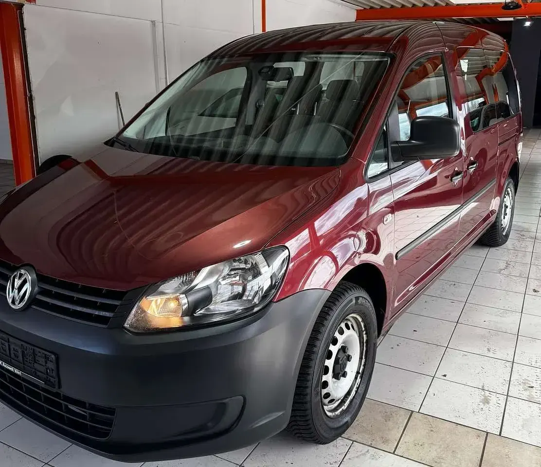Używany VW Caddy Maxi 102 KM (75 kW) 2010 Czerwony Minivan