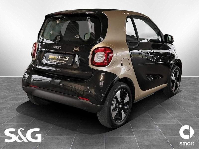 Gebraucht Smart ForTwo Coupé Passion 60 kW (82 PS) 2021 Bodypanels in black Kleinwagen