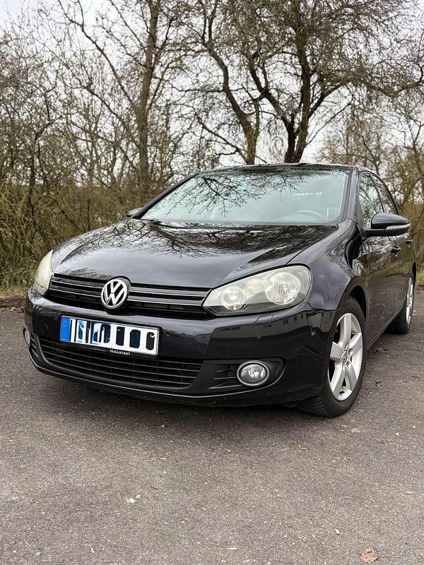 Gebraucht VW Golf VI Team 105 PS (77 kW) 2011 Schwarz Kleinwagen
