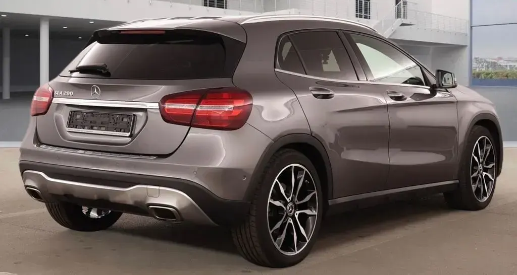 Gebraucht Mercedes GLA200 Urban 156 PS (114 kW) 2020 Grau SUV