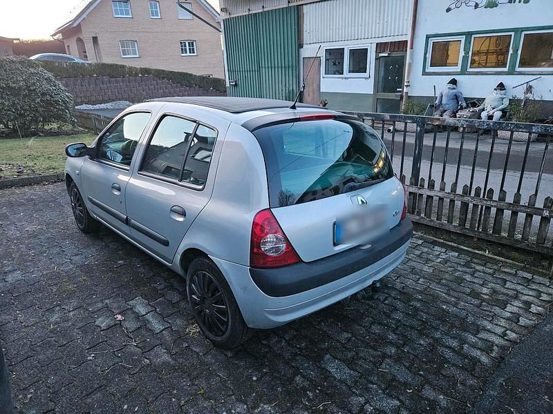 Gebraucht Renault Clio II 75 PS (55 kW) 2003 Grau Kleinwagen