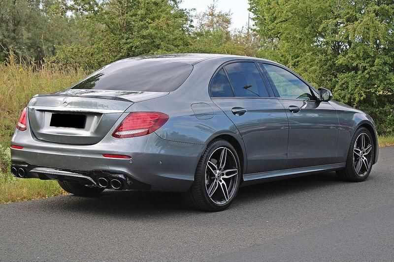 Gebraucht Mercedes E220 AMG 194 PS (142 kW) 2016 Grau Limousine