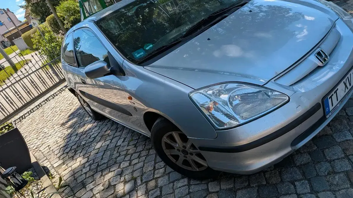 Käytetty Honda Civic 110 HP (80 kW) 2001 Hopea Sedan