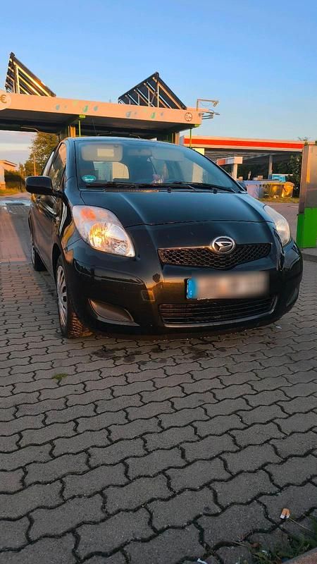 Schwarz Gebraucht 2011 Daihatsu Charade Kleinwagen | 3.999 € - Bild 1/4