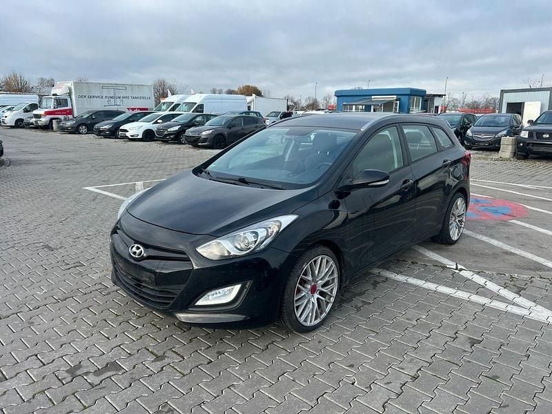 Schwarz Gebraucht 2013 Hyundai i30 Classic Kombi | 3.950 € (Guter Preis) - Bild 1/4