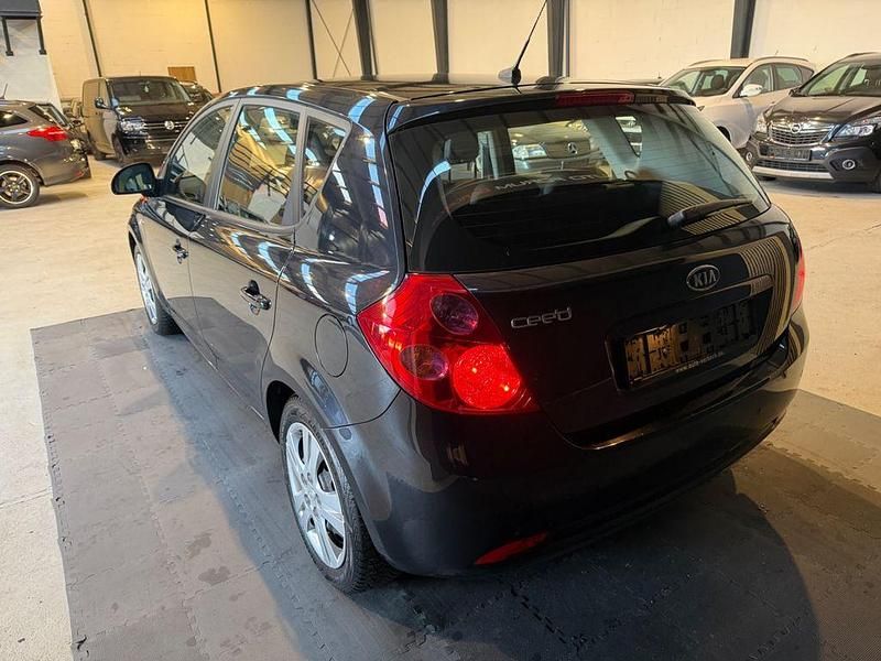 Gebraucht Kia Ceed 109 PS (80 kW) 2007 Schwarz Kleinwagen