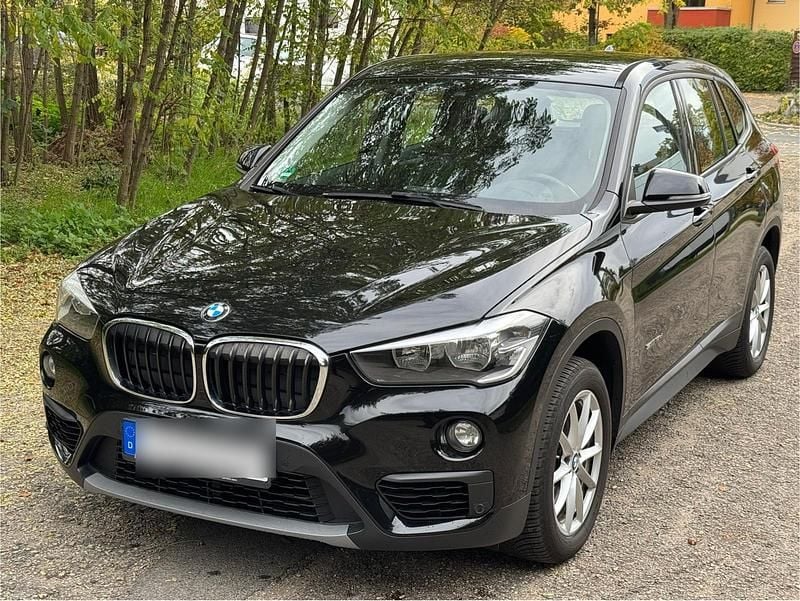 Schwarz Gebraucht 2016 BMW X1 Advantage SUV | 12.900 € (Guter Preis) - Bild 1/4