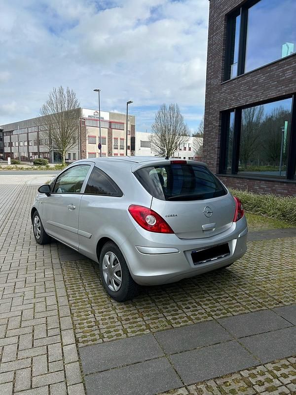 Gebraucht Opel Corsa 80 PS (58 kW) 2007 Silber Kleinwagen