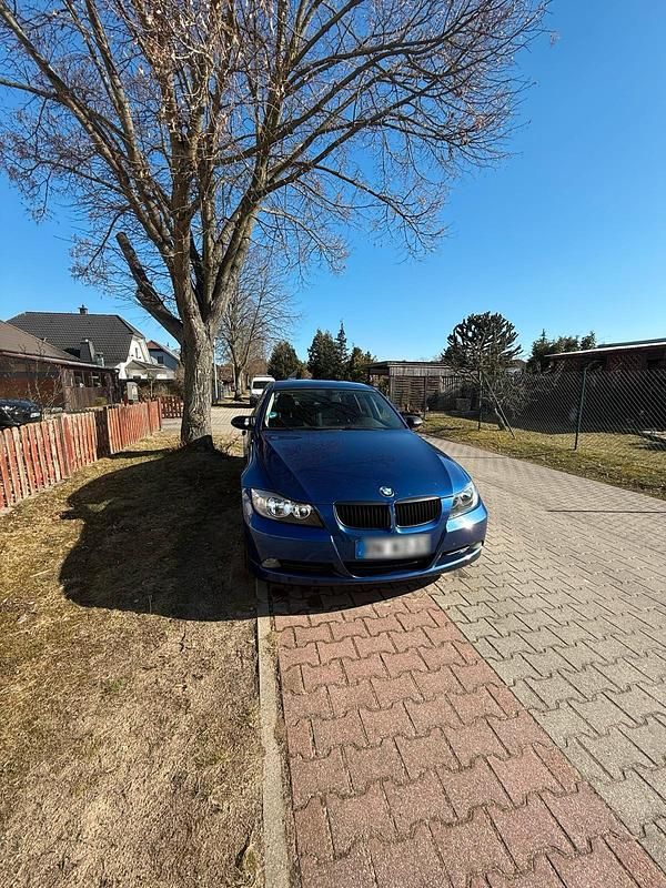 Gebraucht BMW 318 143 PS (105 kW) 2007 Blau Limousine