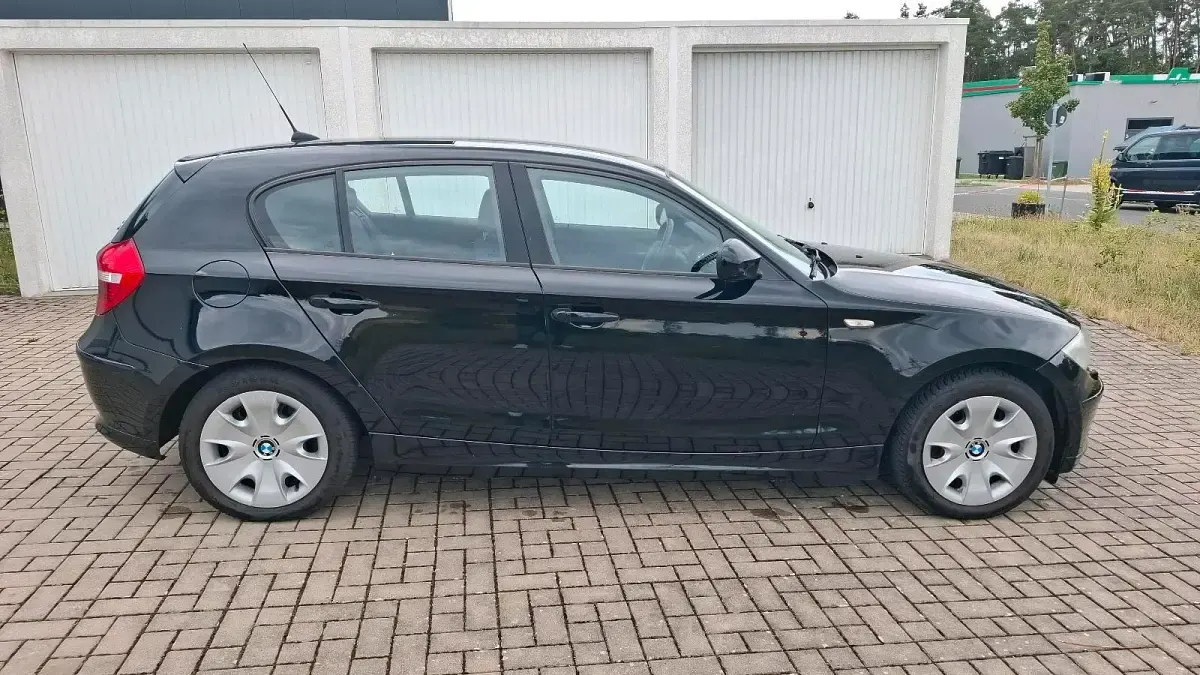 Gebraucht BMW 120 177 PS (130 kW) 2010 Schwarz Kleinwagen