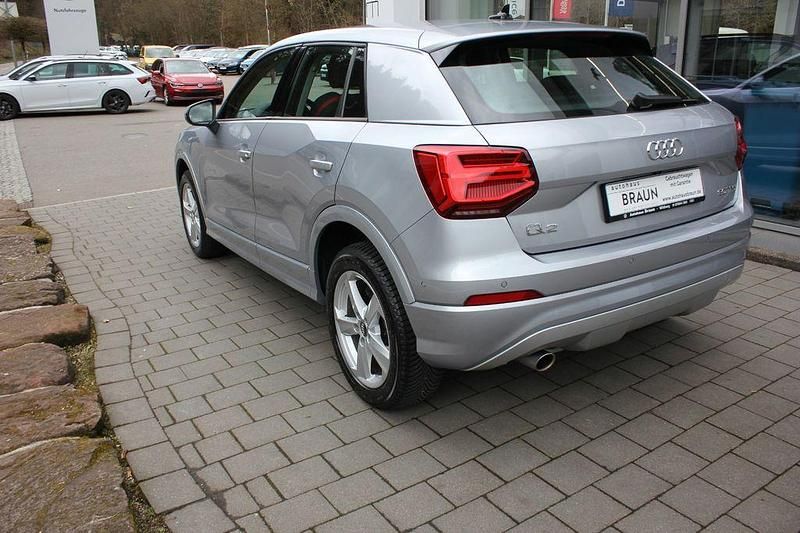 Używany Audi Q2 Advanced Plus 116 KM (85 kW) 2019 Srebrny SUV