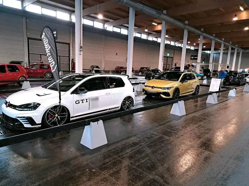 Gebraucht VW Golf VIII Edition 333 PS (244 kW) 2023 Gelb Kleinwagen