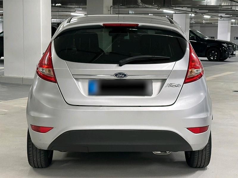 Gebraucht Ford Fiesta Titanium 97 PS (71 kW) 2009 Silber Kleinwagen