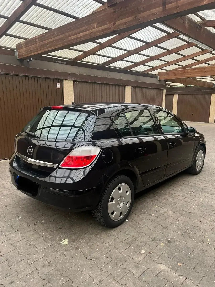 Second-hand Opel Astra 116 CP (85 kW) 2006 Negru Hatchback